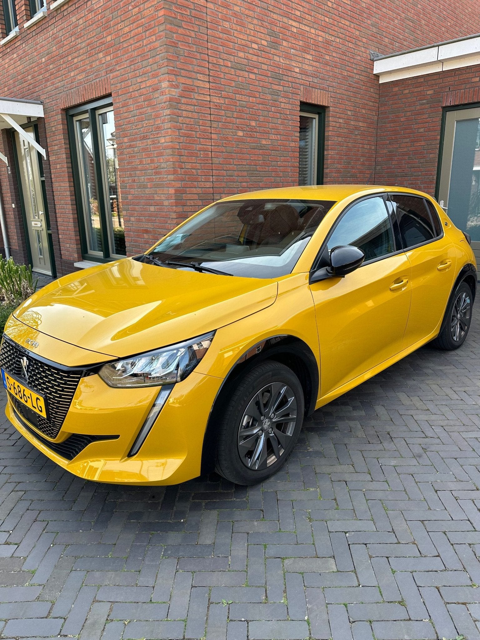 Peugeot E208 (Private Lease Overname), Automaat, Geel, Metallic lak, Lease