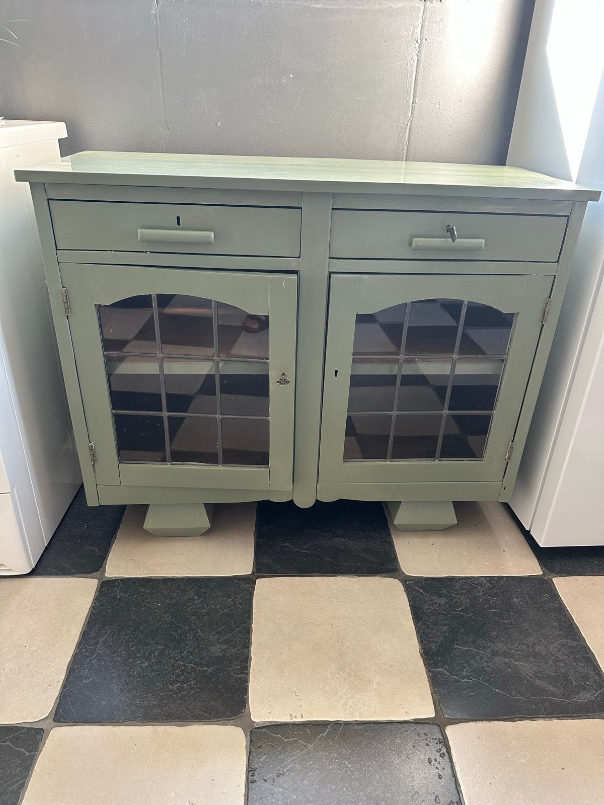 Vintage dressoir/kastje met glas in lood deuren, Antiek en Kunst, Ophalen