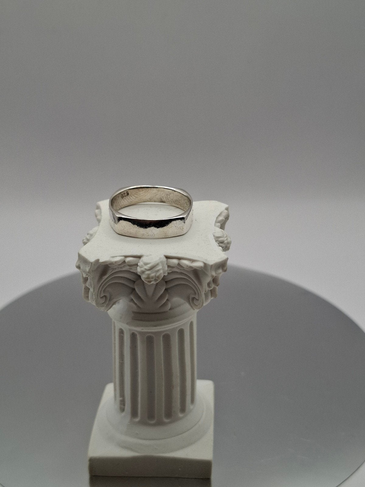 Zilveren ring - Maat 8.5 US, 18 tot 19, Ophalen of Verzenden, Zo goed als nieuw, Dame of Heer