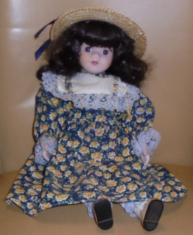 Sierpop 40 cm. Kunststof hoofd, onderarmen en onderbenen., Verzamelen, Poppen, Ophalen of Verzenden, Gebruikt, Pop