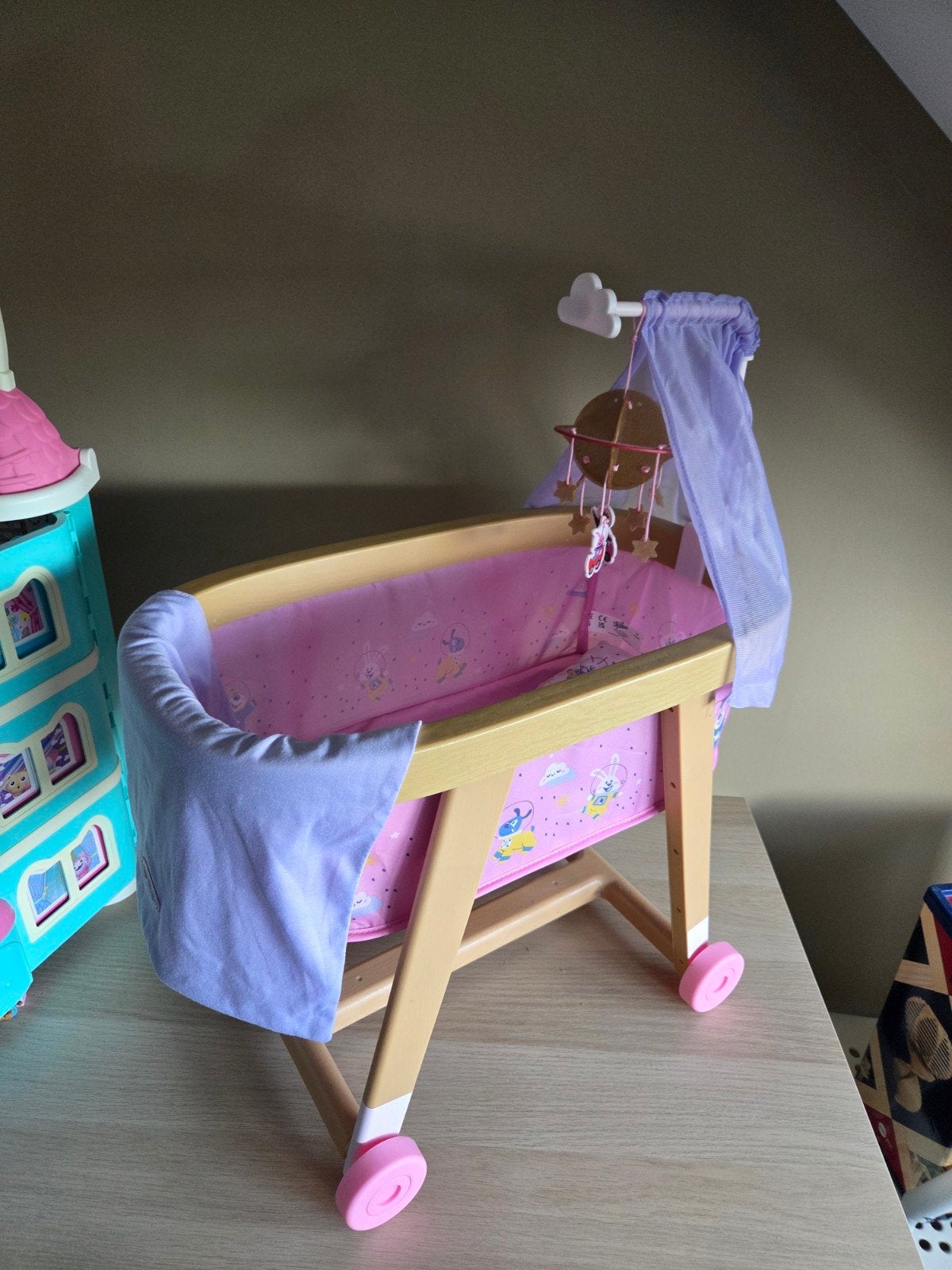 Baby Born Wiegje op wieltjes inc. dekentje en kussentje, Ophalen, Zo goed als nieuw, Overige typen, Met wieltjes