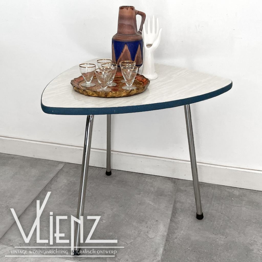 Vintage, midcentury, driehoekige tafel, formica blad, Verzamelen, Retro, Huis en Inrichting, Ophalen