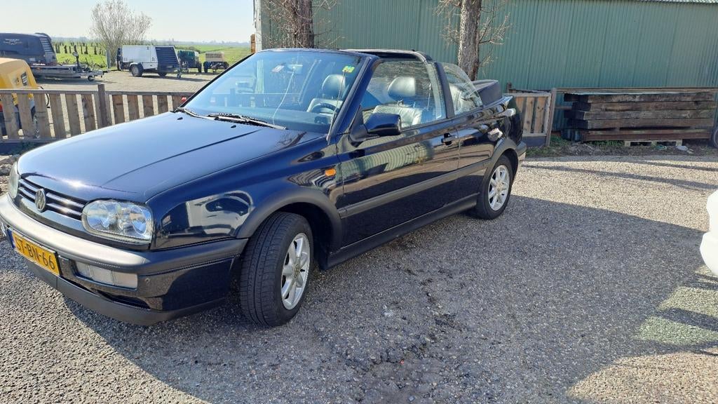 VW Golf 2.0 Cabrio in goede staat ., Auto's, Voorwielaandrijving, Zwart, 4 cilinders, Cabriolet