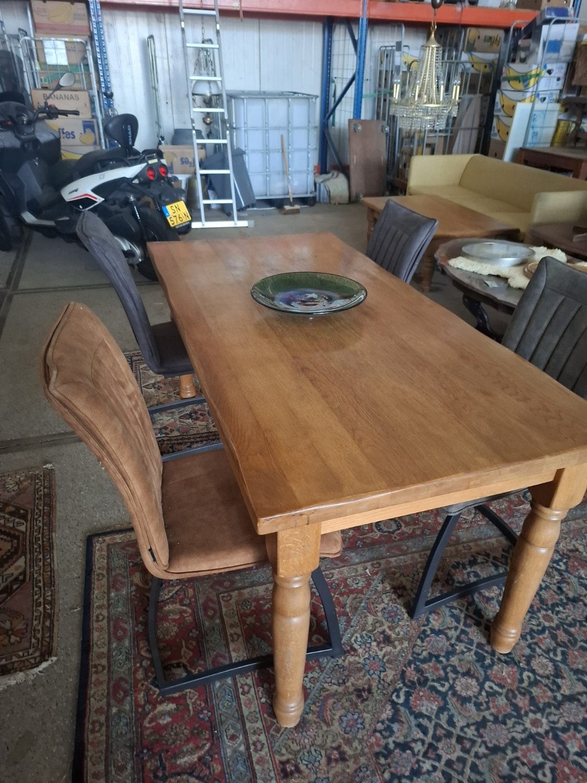 Robuuste eikenhouten eettafel -Perfect voor gezellige diners, Ophalen of Verzenden, Zo goed als nieuw