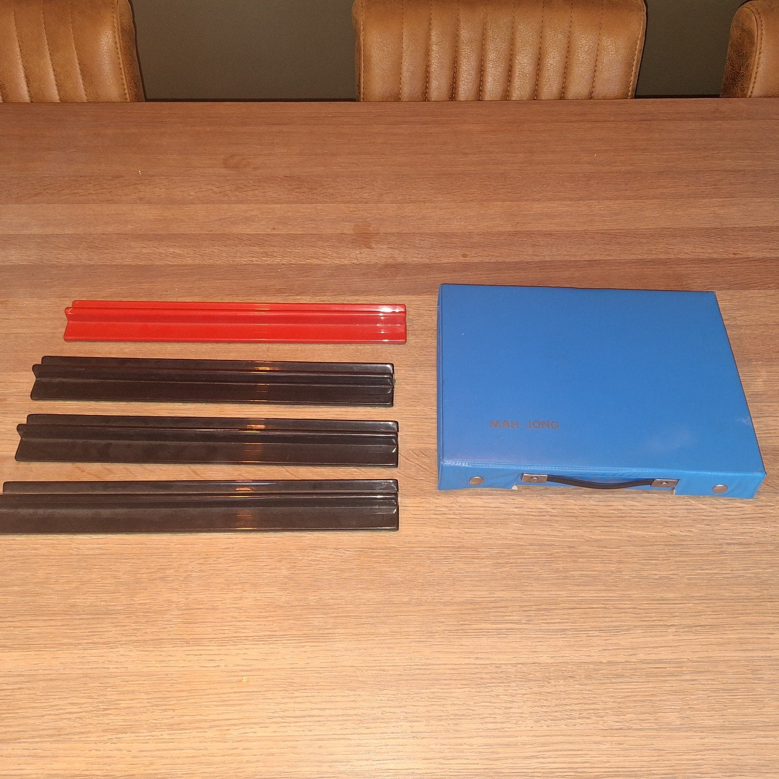 Mahjong spel in blauwe koffer met complete set stenen, Drie of vier spelers, Ophalen of Verzenden, Gebruikt, Onbekend