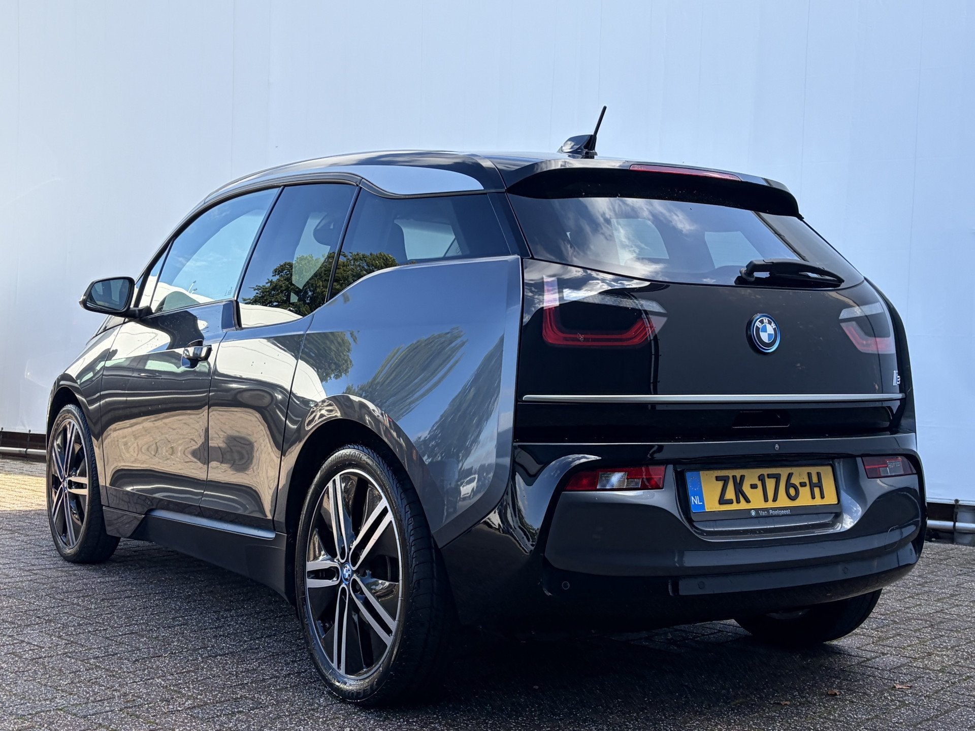 BMW i3 Executive Edition 120Ah 42 kWh Warmtepomp Carplay Sto, Auto's, Automaat, Achterwielaandrijving, 4 stoelen, Parkeerassistent