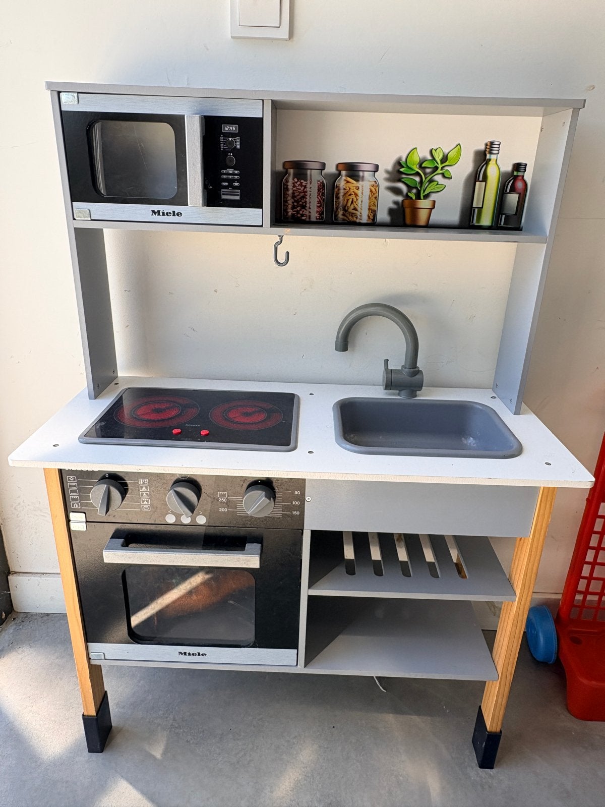Miele Speelkeuken met Oven, Kookplaat en Magnetron, Kinderen en Baby's, Speelgoed | Speelkeukens, Ophalen, Gebruikt, Hout, Speelkeuken
