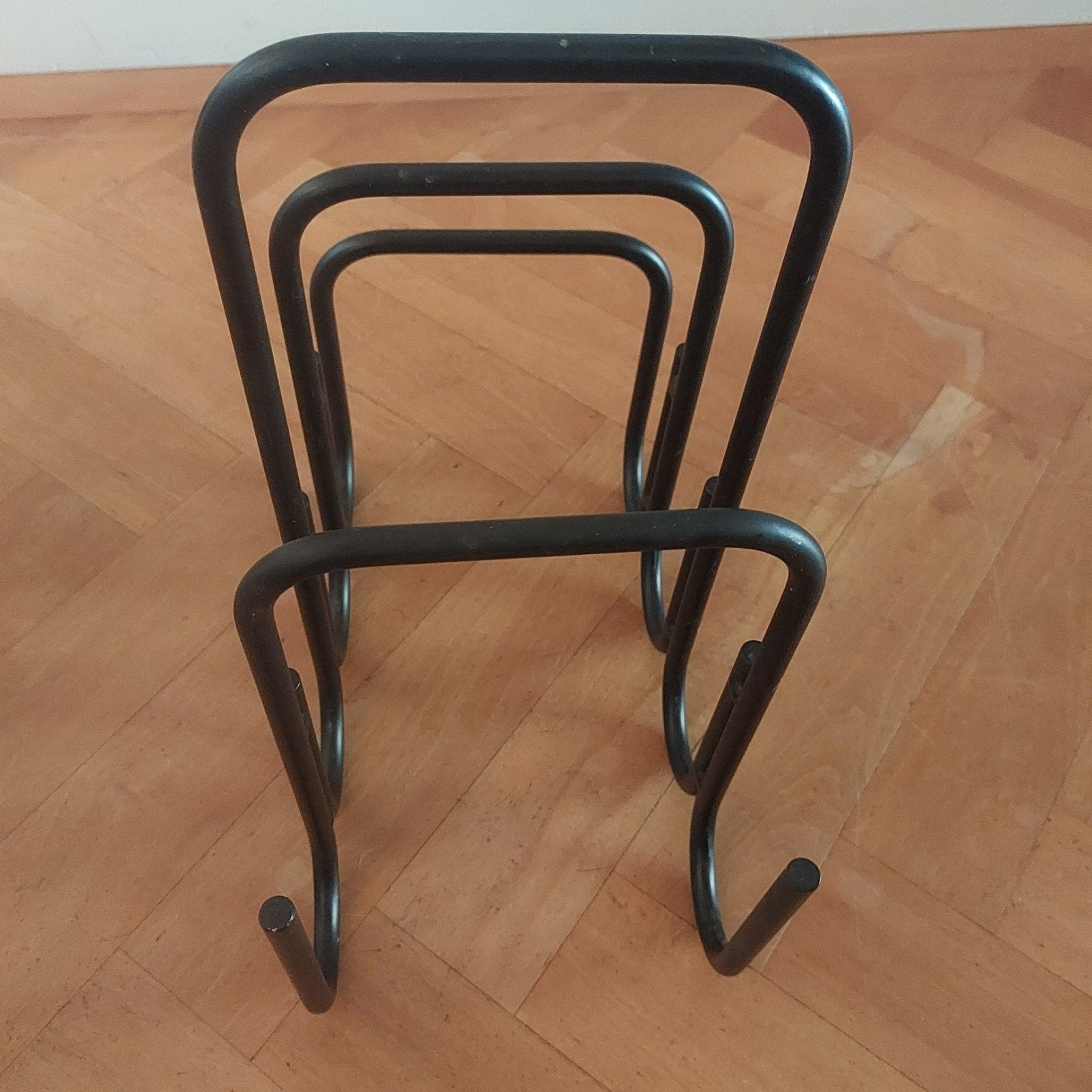 Zwart metalen tijdschriftenrek met 4 vakken, Ophalen, Meerdere vakken, Gebruikt, Metaal
