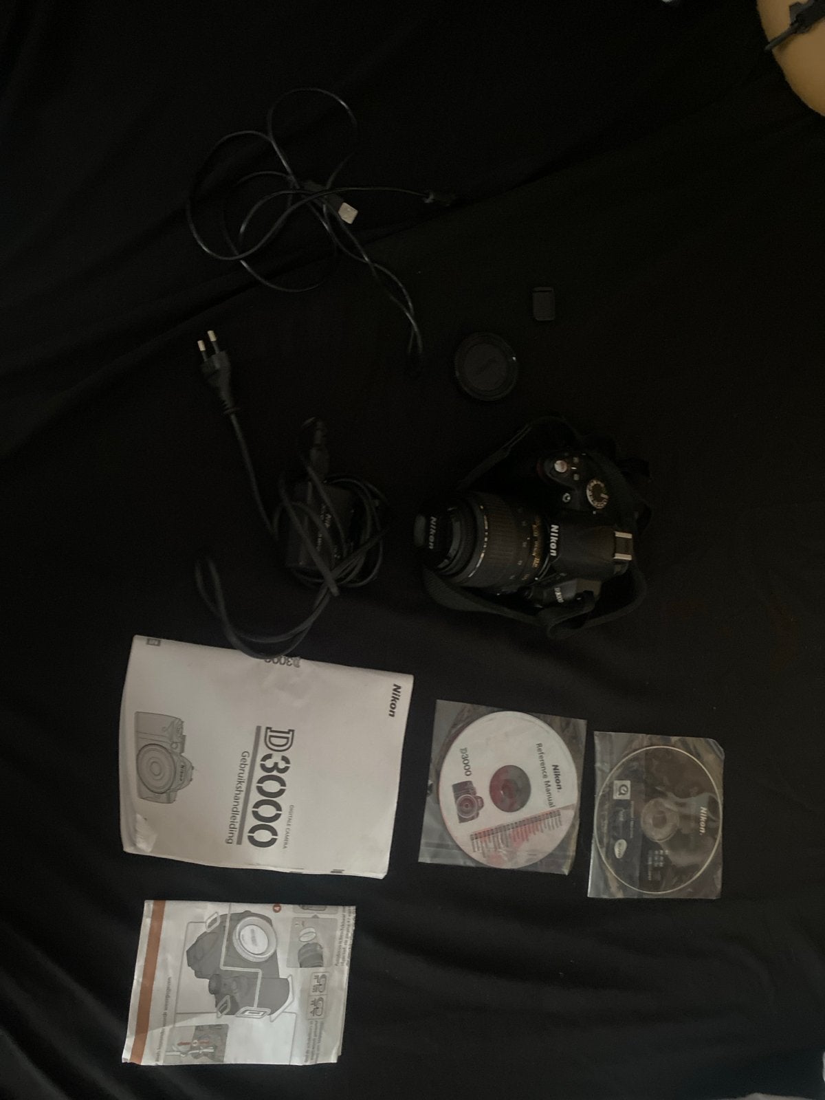 Nikon D3000 Spiegelreflexcamera met accessoires, Ophalen, Gebruikt, Spiegelreflex, Beeldstabilisatie