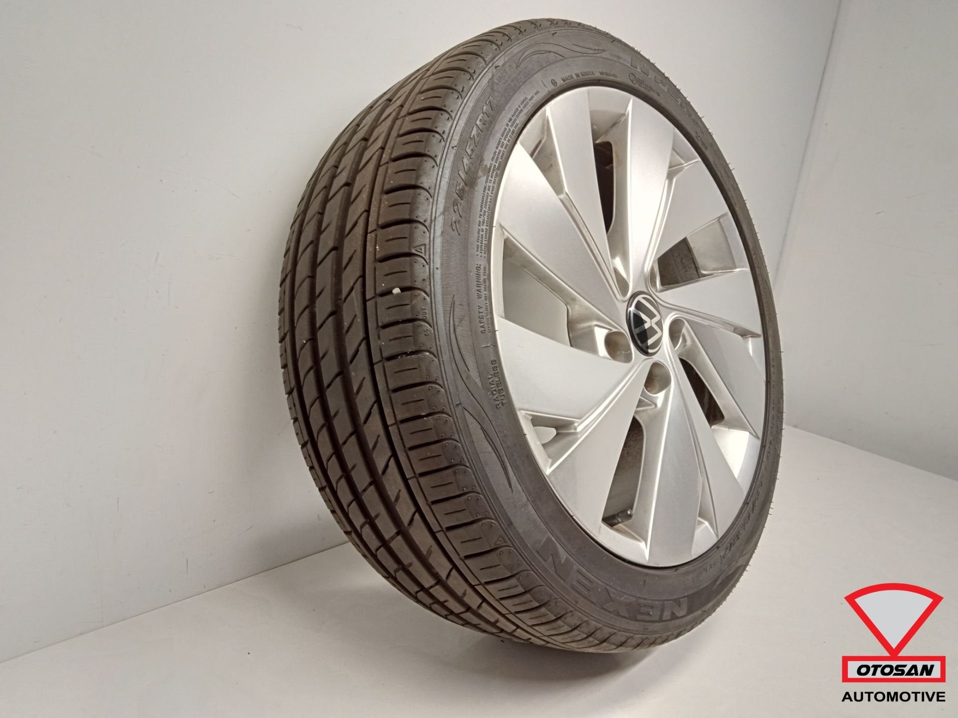 VW Golf 8 Belmont 17 Inch Velg + zomerband 6,5mm 5H0601025C, Gebruikt, Volkswagen, Volkswagen AG, Berliner Ring 2
38440  Wolfsburg, DE