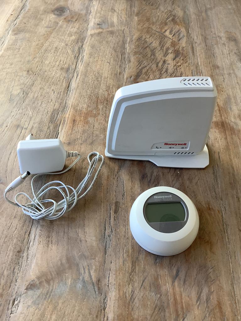 Honeywell Round Connected Modulation thermostaat Y87C2004, Doe-het-zelf en Verbouw, Thermostaten, Ophalen of Verzenden, Zo goed als nieuw