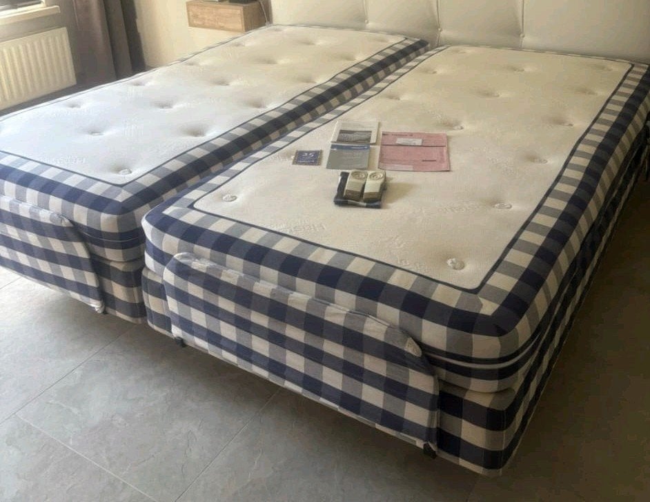 Elektrisch verstelbare Hastens boxspring 210cm lang, Ophalen, 210 cm, Tweepersoons, Zo goed als nieuw