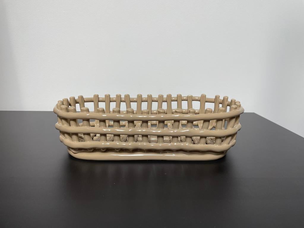 Ferm Living Ceramic basket opbergmand oval Cashmere, Huis en Inrichting, Woonaccessoires | Schalen en Manden, Porselein of Keramiek