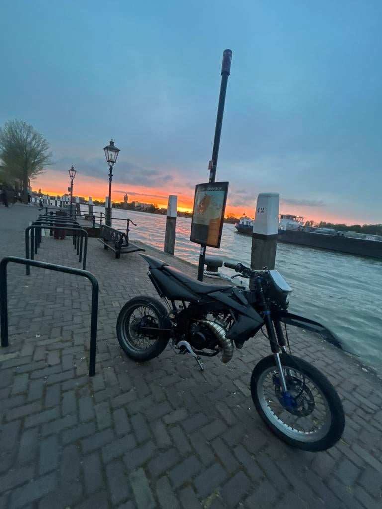 Schakelbrommer Rieju MRX 77cc LOOPT NIET, Ophalen, Zo goed als nieuw, 77 cc, Overige typen