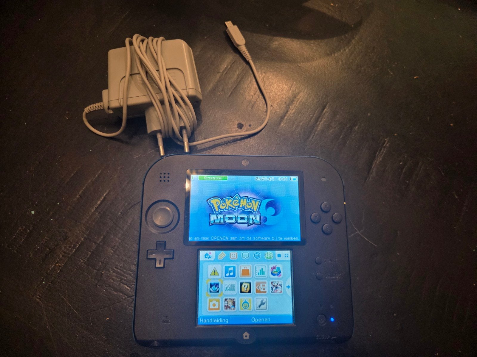Nintendo 2DS met Pokémon Moon en oplader, Spelcomputers en Games, Spelcomputers | Nintendo 2DS en 3DS, Zwart, 2DS, Ophalen of Verzenden