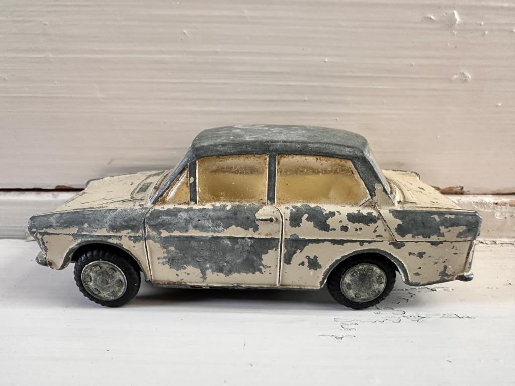Daf 33 schaalmodel lion car gebruikte staat, Hobby en Vrije tijd, Modelauto's | 1:43, Ophalen of Verzenden, Gebruikt, Auto, Overige merken
