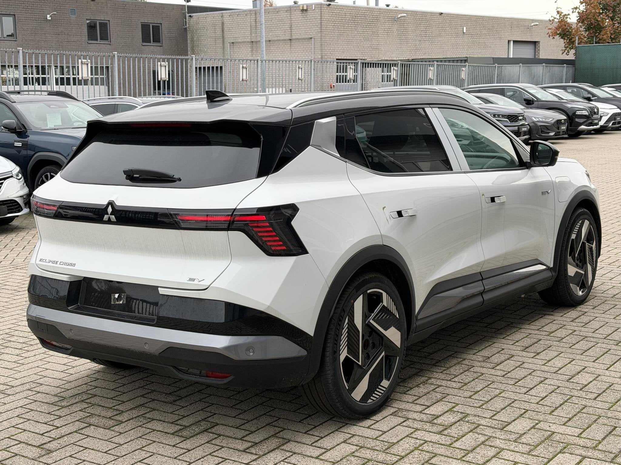 Mitsubishi Eclipse Cross Intense+ 87 kWh | Van: € 48.529,-, Auto's, Eclipse Cross, Met garantie (alle), Leder en Stof, Wit