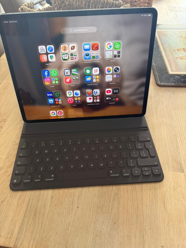 Case voor apple iPad Air 13 inch. Inclusief toetsenbord., Computers en Software, Ophalen of Verzenden, Nieuw, Apple iPad Air