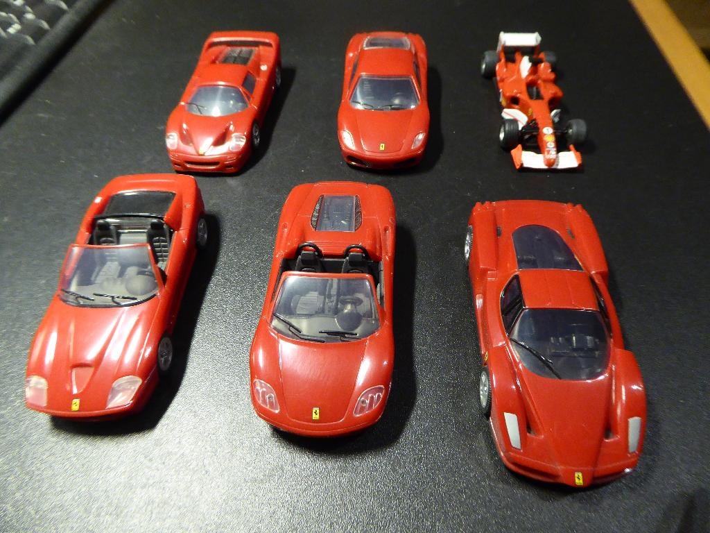 Te koop: Ferrari modelauto's, Hobby en Vrije tijd, Modelauto's | 1:43, Zo goed als nieuw, Auto, Overige merken, Ophalen