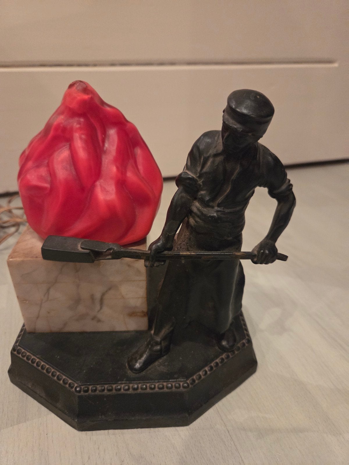Aniek. beeldje van hoogovens, Ophalen, Zo goed als nieuw, Dier