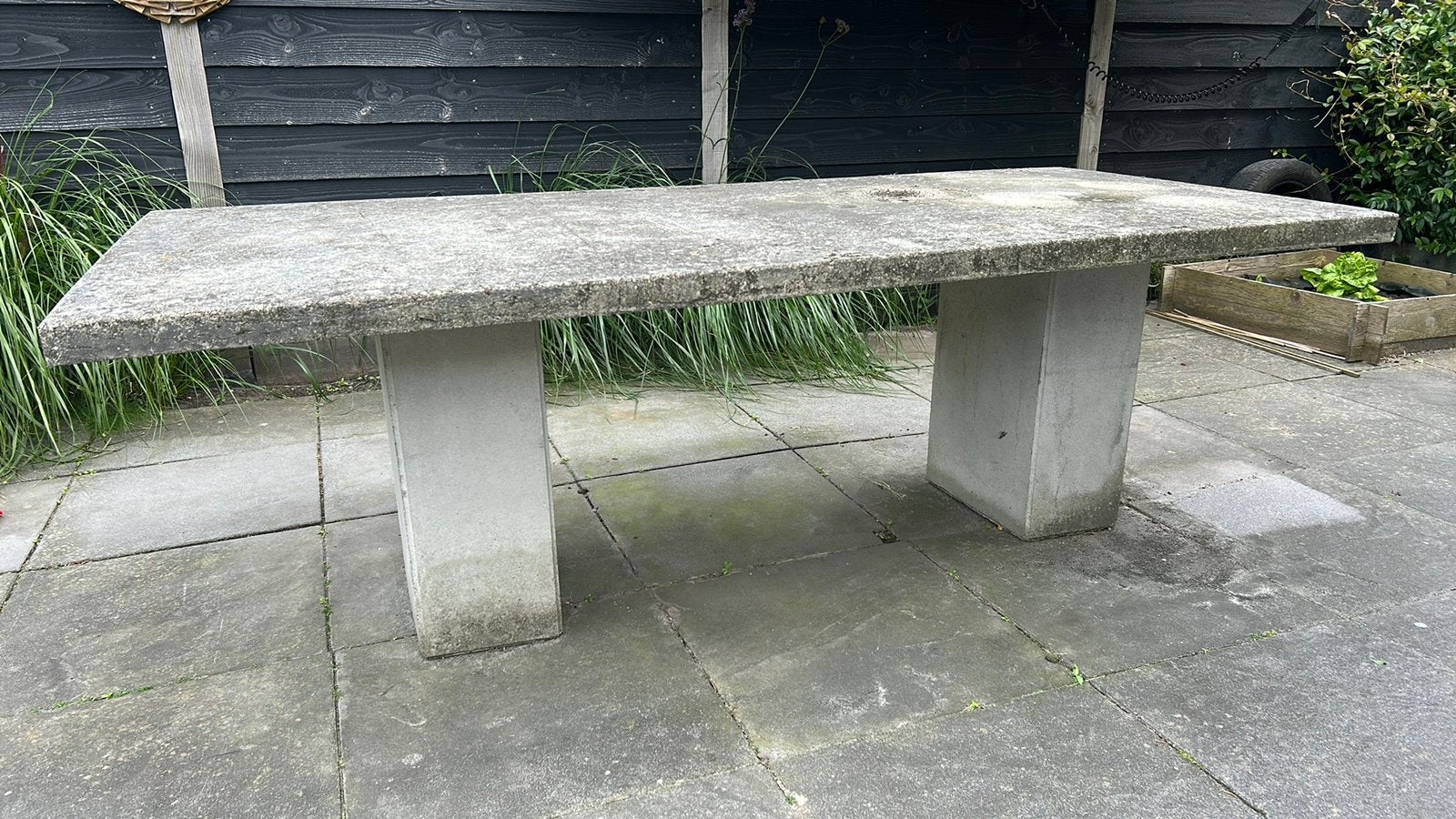 Betonnen tafel met twee pilaren, Ophalen, Gebruikt, Rechthoekig, Overige materialen