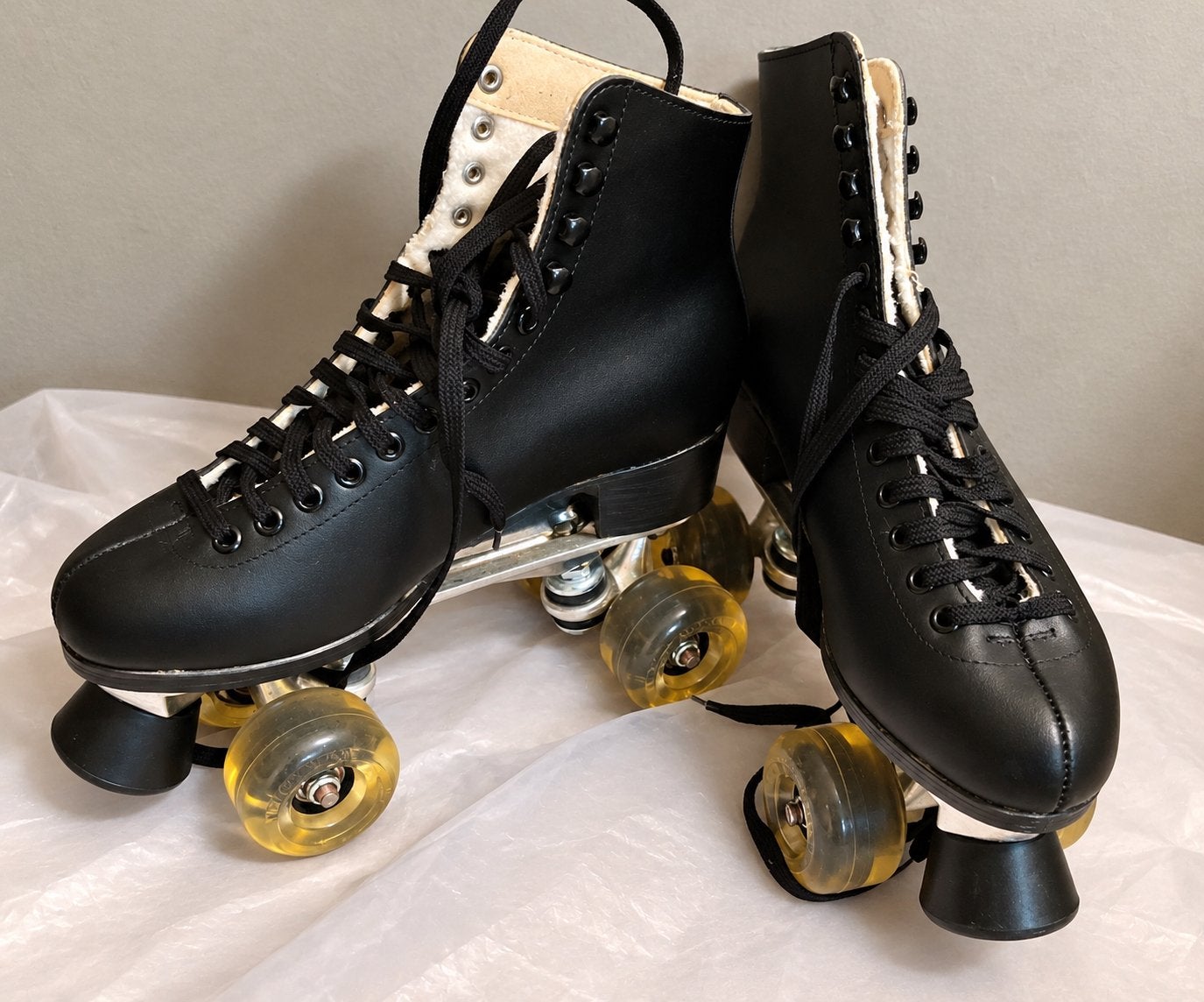 Sure-Grip rolschaatsen met beschermset en helm, Ophalen of Verzenden, Zo goed als nieuw, Dames