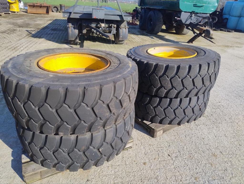 Goodyear 17.5r25 op 12 gaats velg shovel banden, Zakelijke goederen, Agrarisch | Onderdelen | Banden, Velgen en Assen, Ophalen of Verzenden