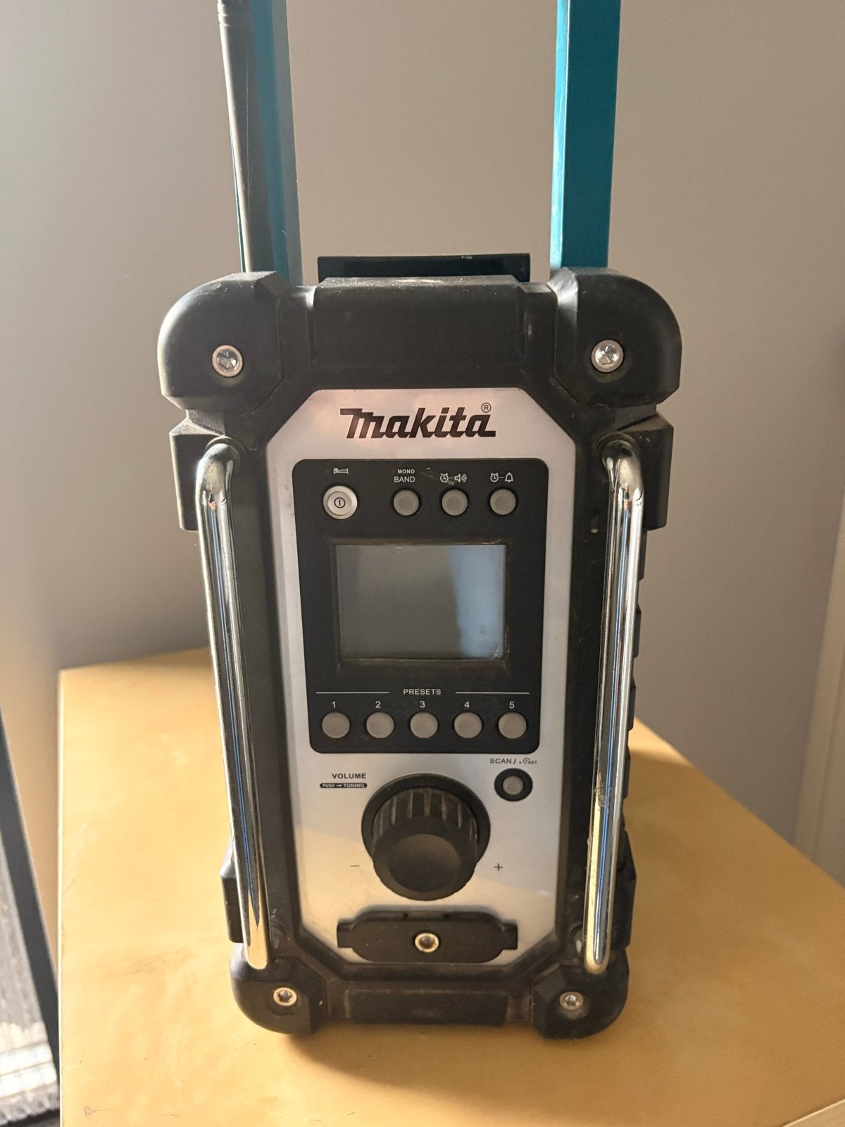Makita DMR107 Bouwradio - Robuust en Betrouwbaar, Audio, Tv en Foto, Ophalen of Verzenden, Gebruikt, Bouwradio