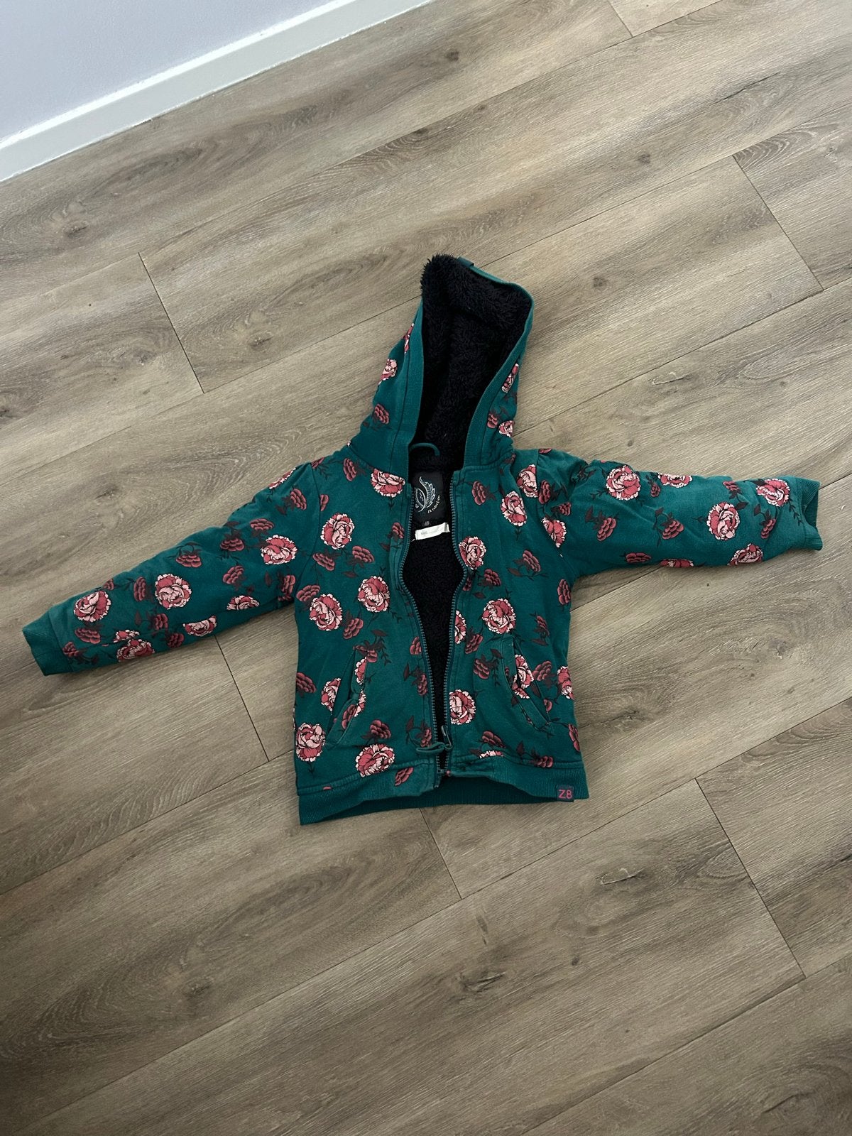 Z8 Borgvest met rozenprint - Maat 116-122, Ophalen of Verzenden, Gebruikt, Meisje, Trui of Vest