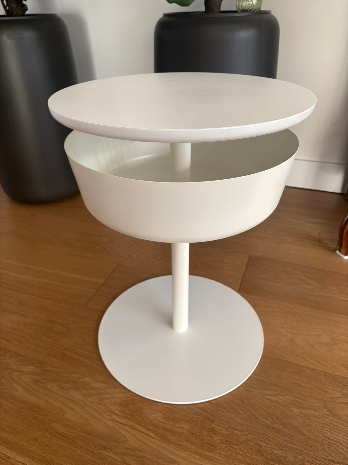 Als nieuw bijzettafeltje Lierskogen van Ikea, Ophalen, Zo goed als nieuw