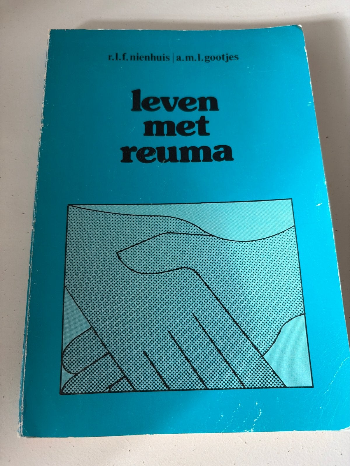 Leven met Reuma - R.L.F. Nienhuis & A.M.L. Gootjes, Ophalen of Verzenden, Gelezen, Ziekte en Allergie