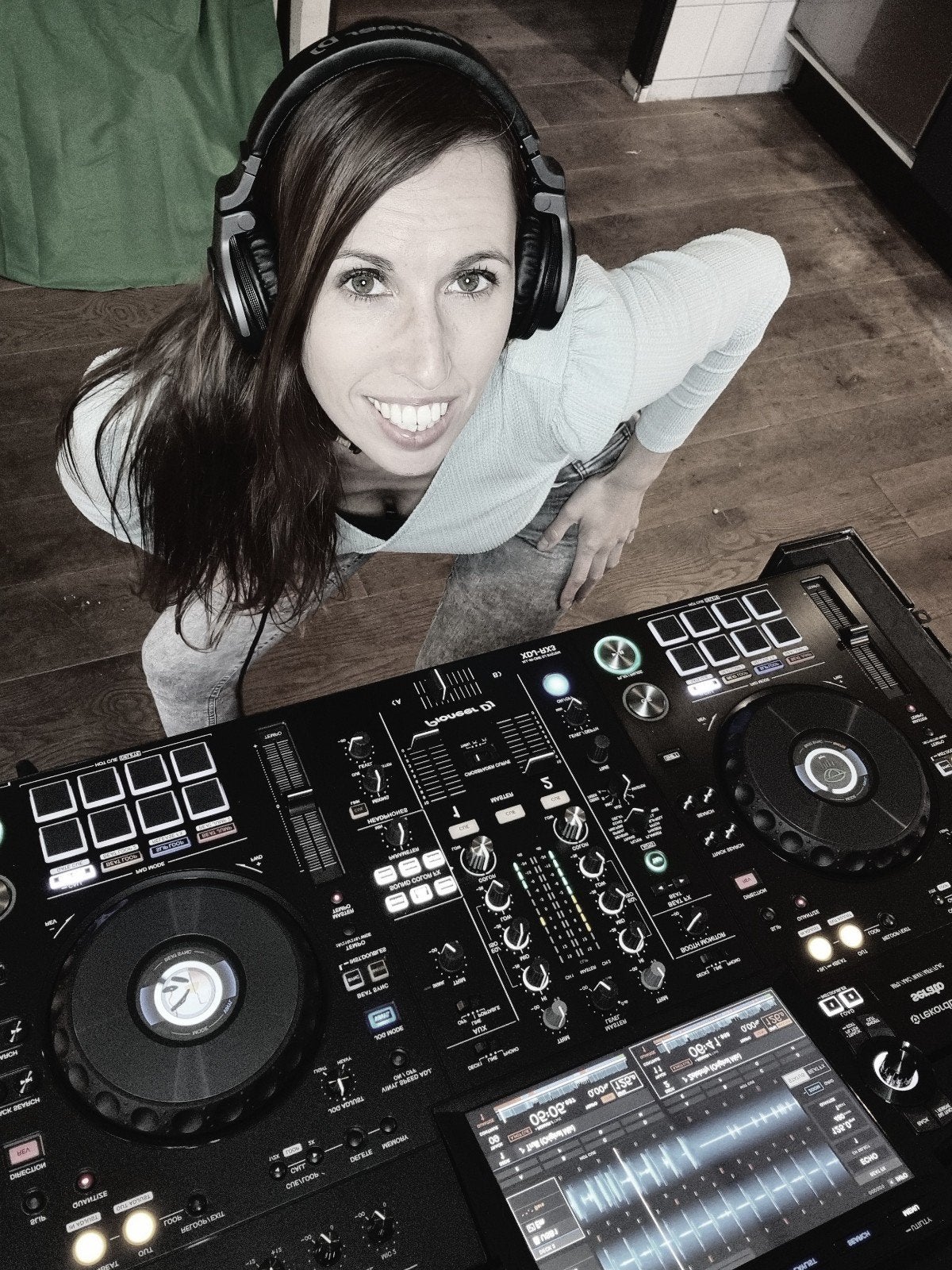 Female DJ --> draait op uw feest, Ophalen