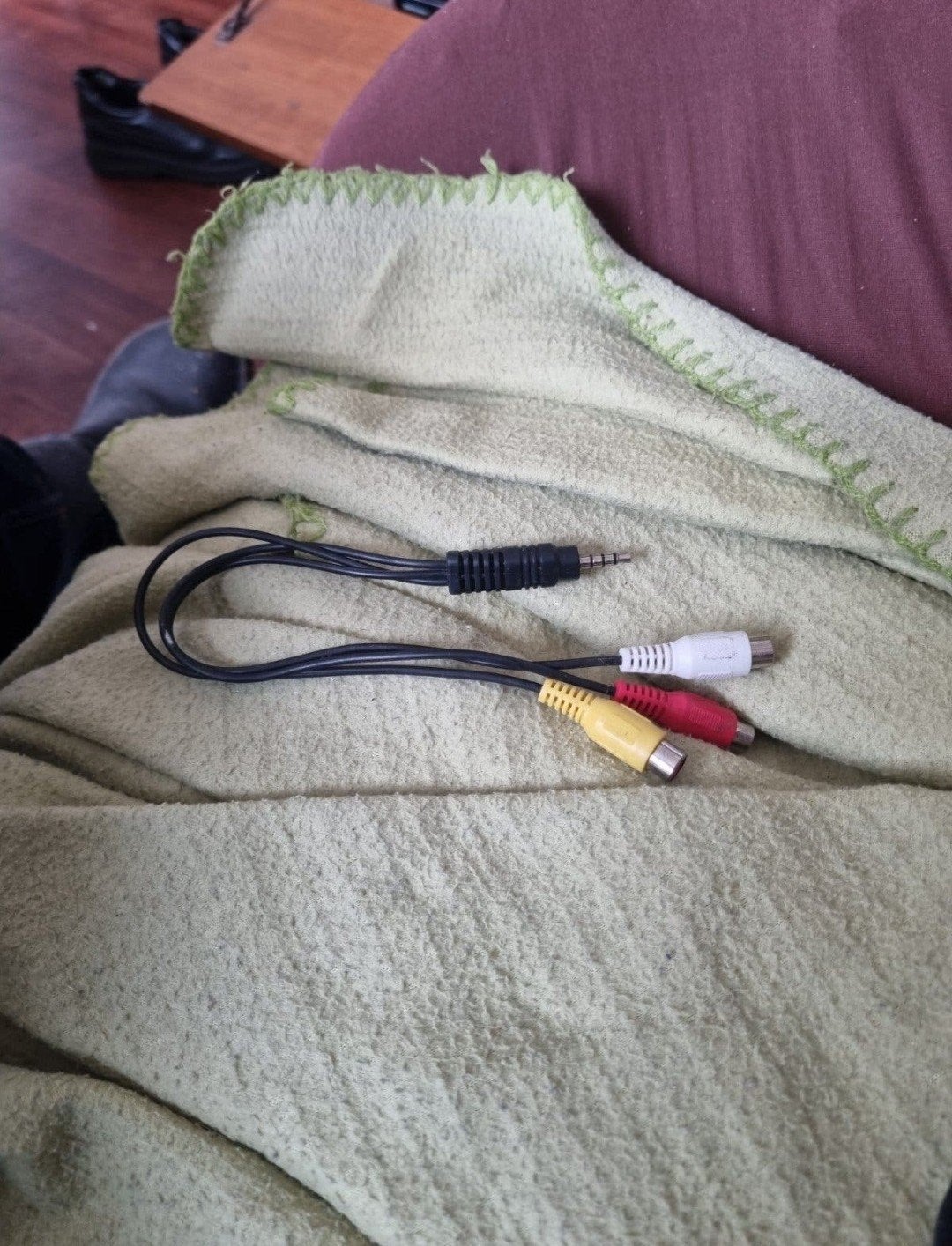 Cablecc 3.5mm 1/8 "Man Stereo Auto AUX naar 3 RCA AV bieden, Ophalen of Verzenden, Zo goed als nieuw, Minder dan 2 meter, Overige kabels