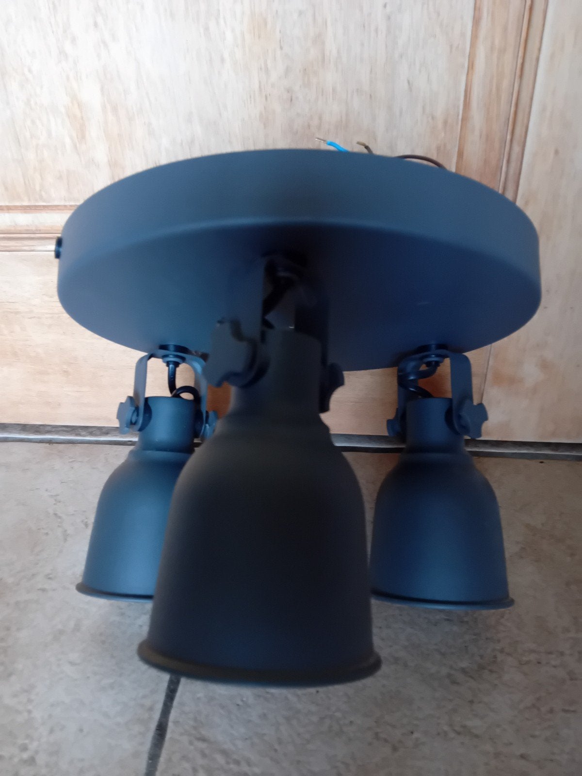 IKEA Plafondlamp 3-spots, donkergrijs, Huis en Inrichting, Ophalen, Zo goed als nieuw, Metaal, Modern, Industrieel