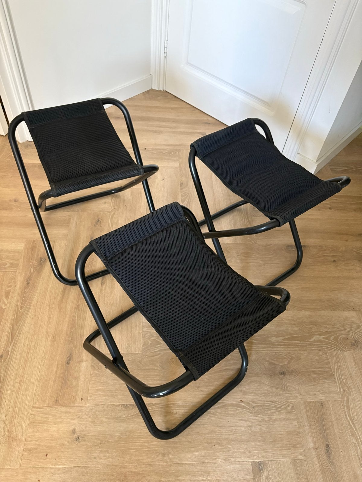 Campingkrukken met tafelblad - Compact en Handig, Ophalen of Verzenden, Gebruikt, Campingmeubel-accessoire