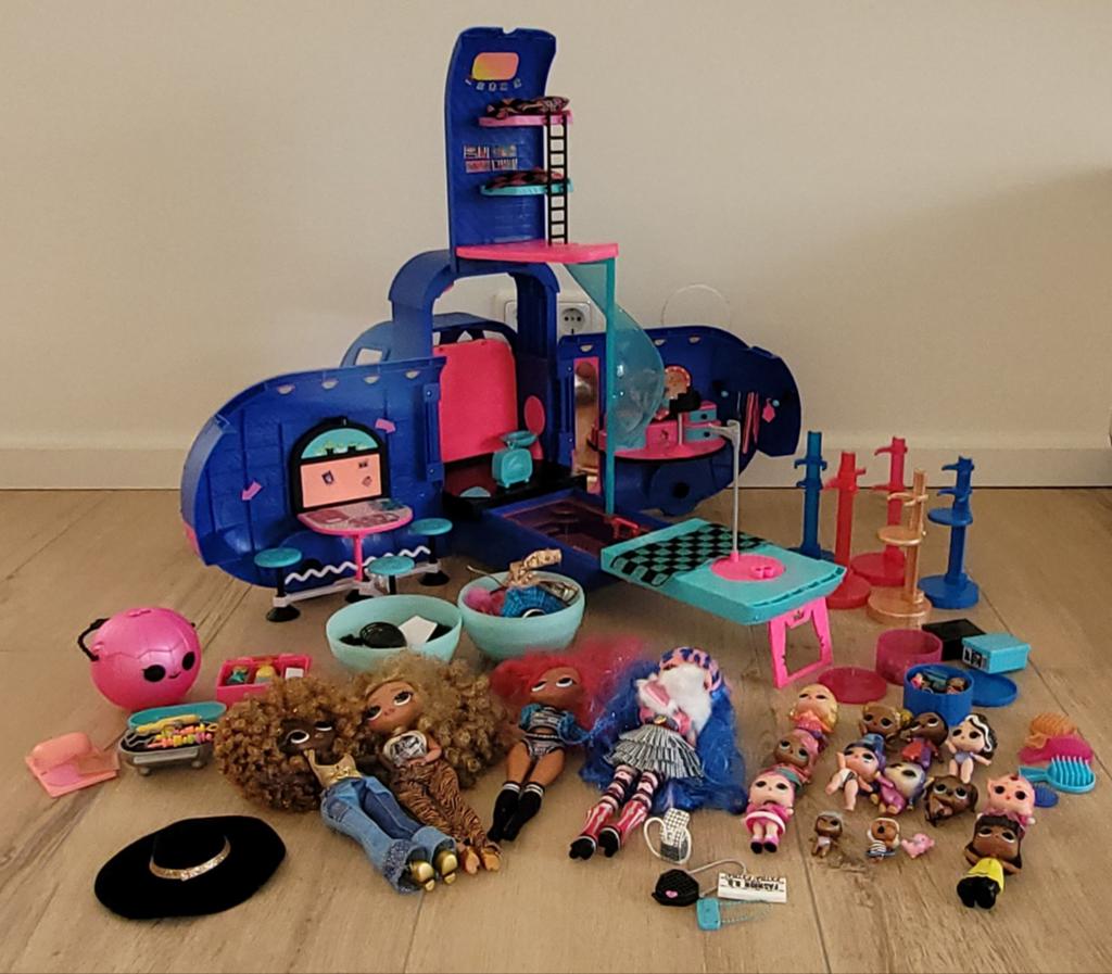 LOL OMG Camper met 4 grote en 17 kleine figuren en meer, Ophalen, Gebruikt, Overige typen
