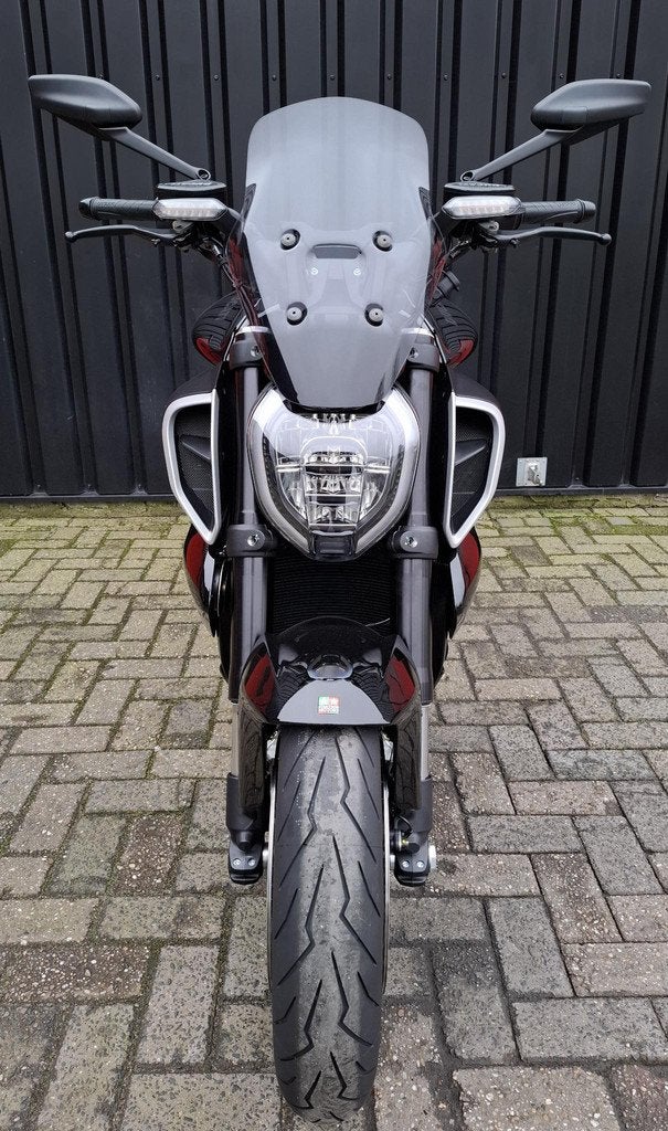 Ducati Diavel V4, Traction Control, Info@ducati.com, Ducati North Europe B.V., Maanweg 174
2516 AB  Den Haag, NL