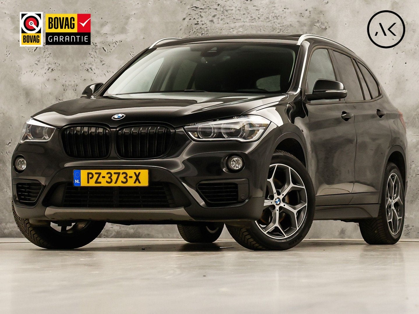 BMW X1 sDrive18i Sport High Executive 140Pk Automaat (NAP, P, 12 maanden, Automatische klimaatregeling, Zwart, 3 cilinders