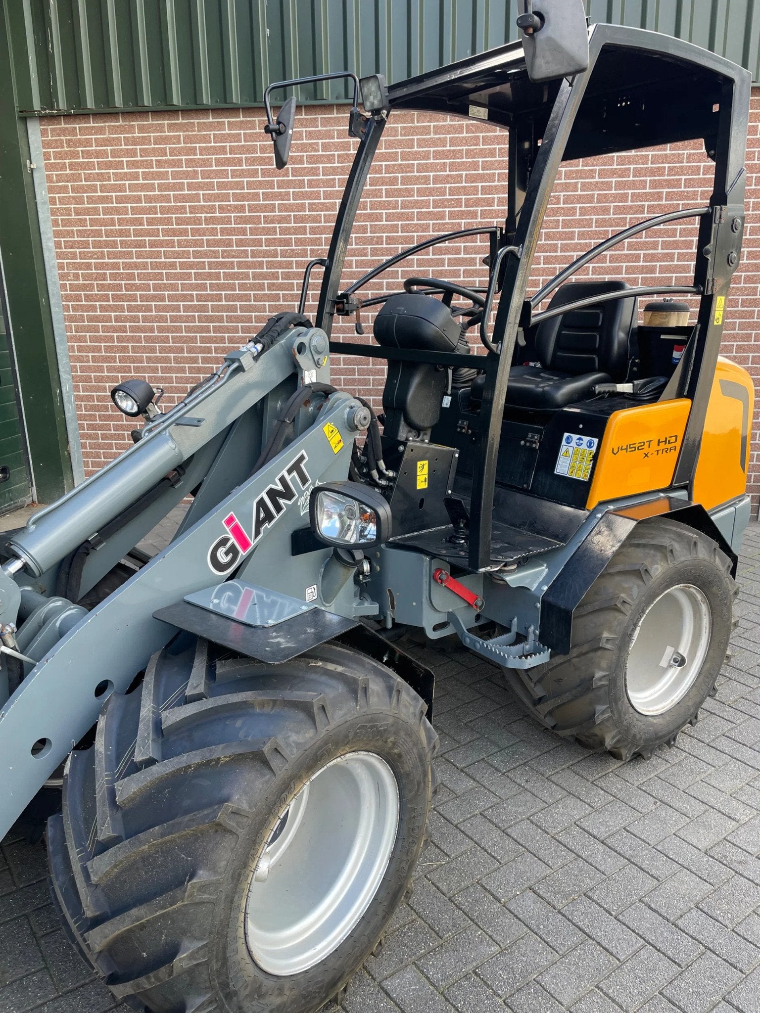 Giant V452T X-TRA HD 452 HD Extra (bj 2017), Wiellader of Shovel