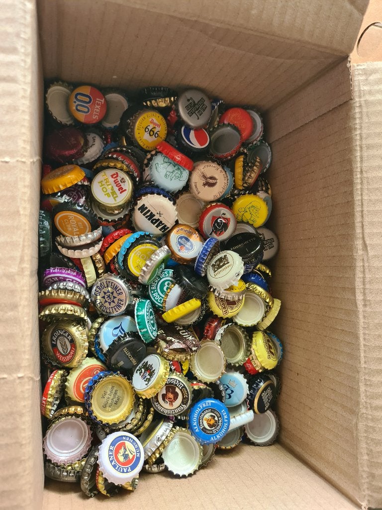 BIERDOPPEN EN KROONKURKEN FRIS, ruim 2500 stuks, Ophalen, Gebruikt