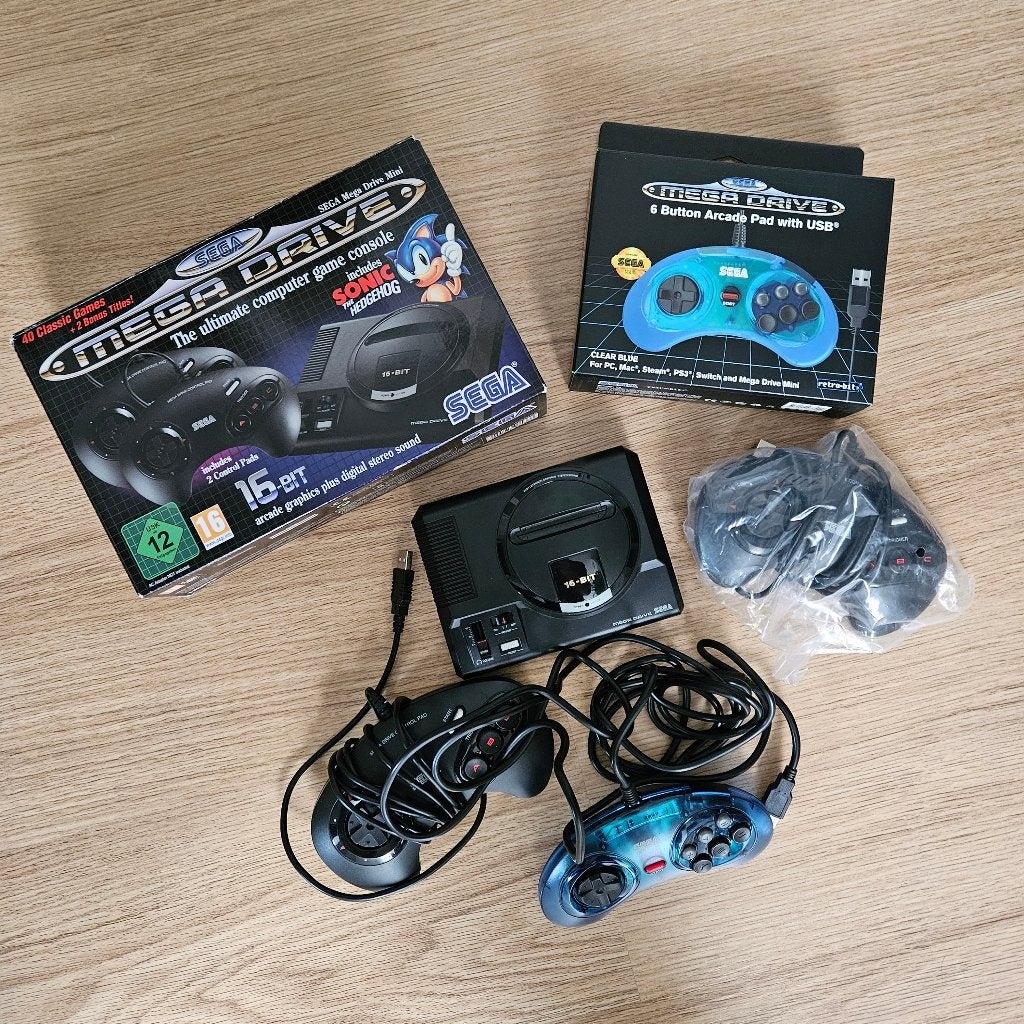 Sega Mega Drive Mini + 3 controllers, in doos, Mega Drive, Met games, Met 2 controllers, Ophalen of Verzenden