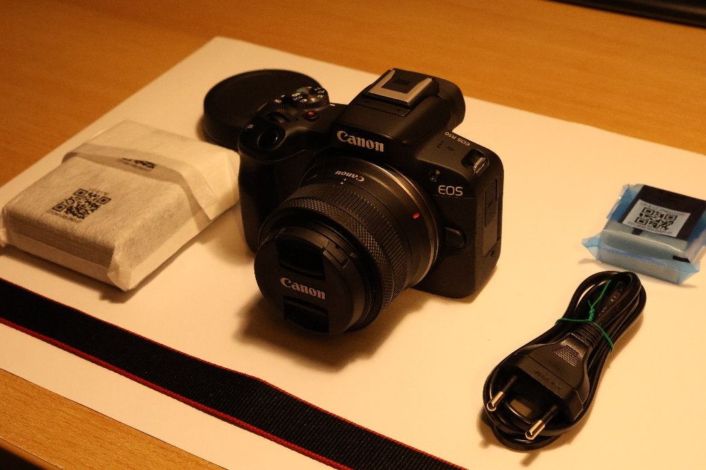 Canon EOS R50 + 18-45mm lens | Zeer weinig gebruikt, Audio, Tv en Foto, Canon, Ophalen of Verzenden, Zo goed als nieuw, 24 megapixels