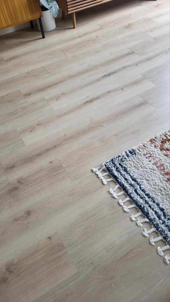 30m2 Le Noir & Blanc authentiek elegant eiken laminaat, Doe-het-zelf en Verbouw, Vloerdelen en Plavuizen, Ophalen, Gebruikt, 50 tot 150 cm