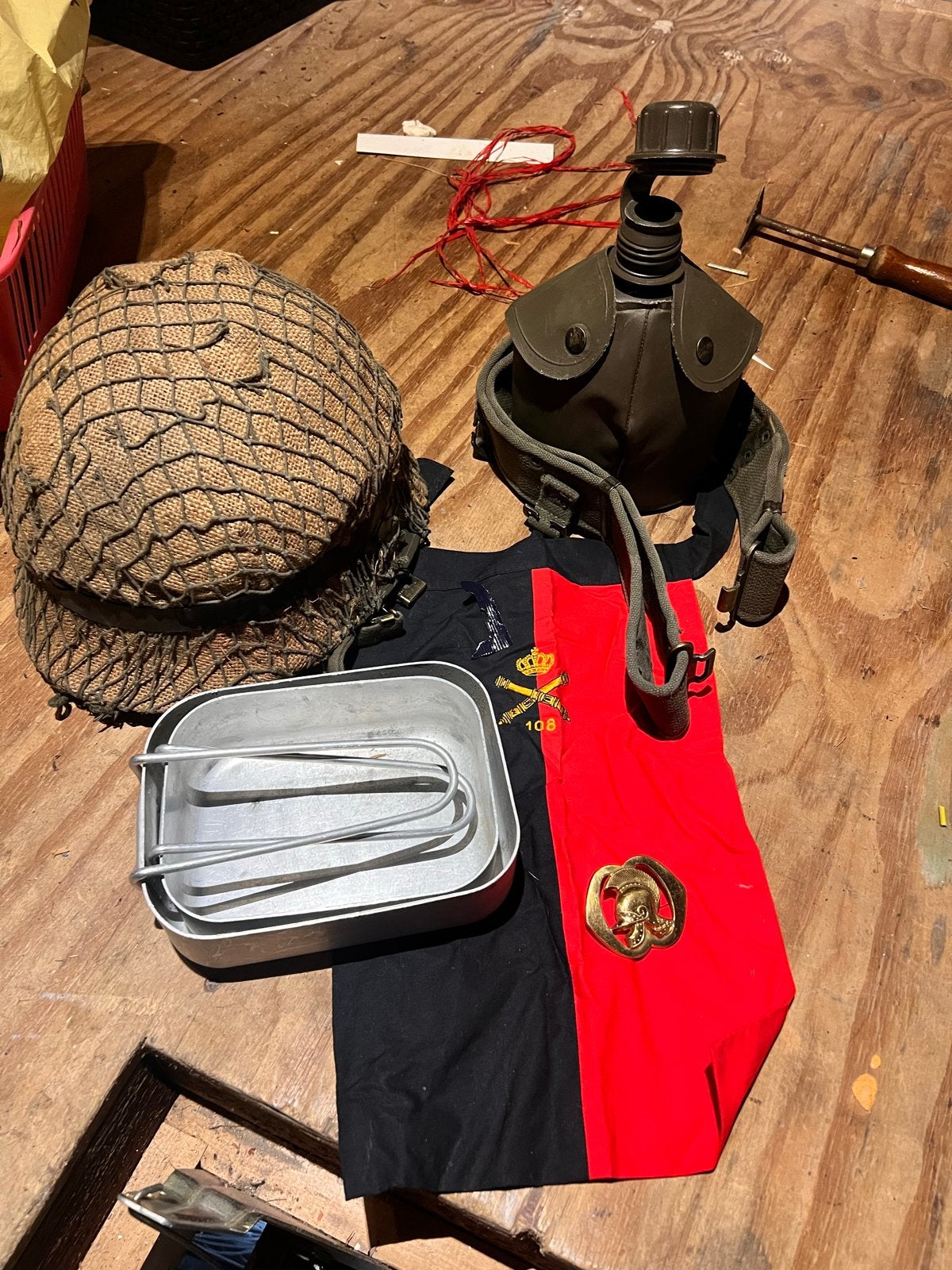 Militair uitrusting: helm, veldfles en eetketel 108 adfva, Verzamelen, Ophalen of Verzenden, Landmacht, Overige gebieden, Overige typen