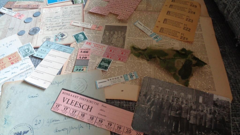 Set 2 Oorlog wo2 bonnen geld munt krant foto document ww2, Verzenden