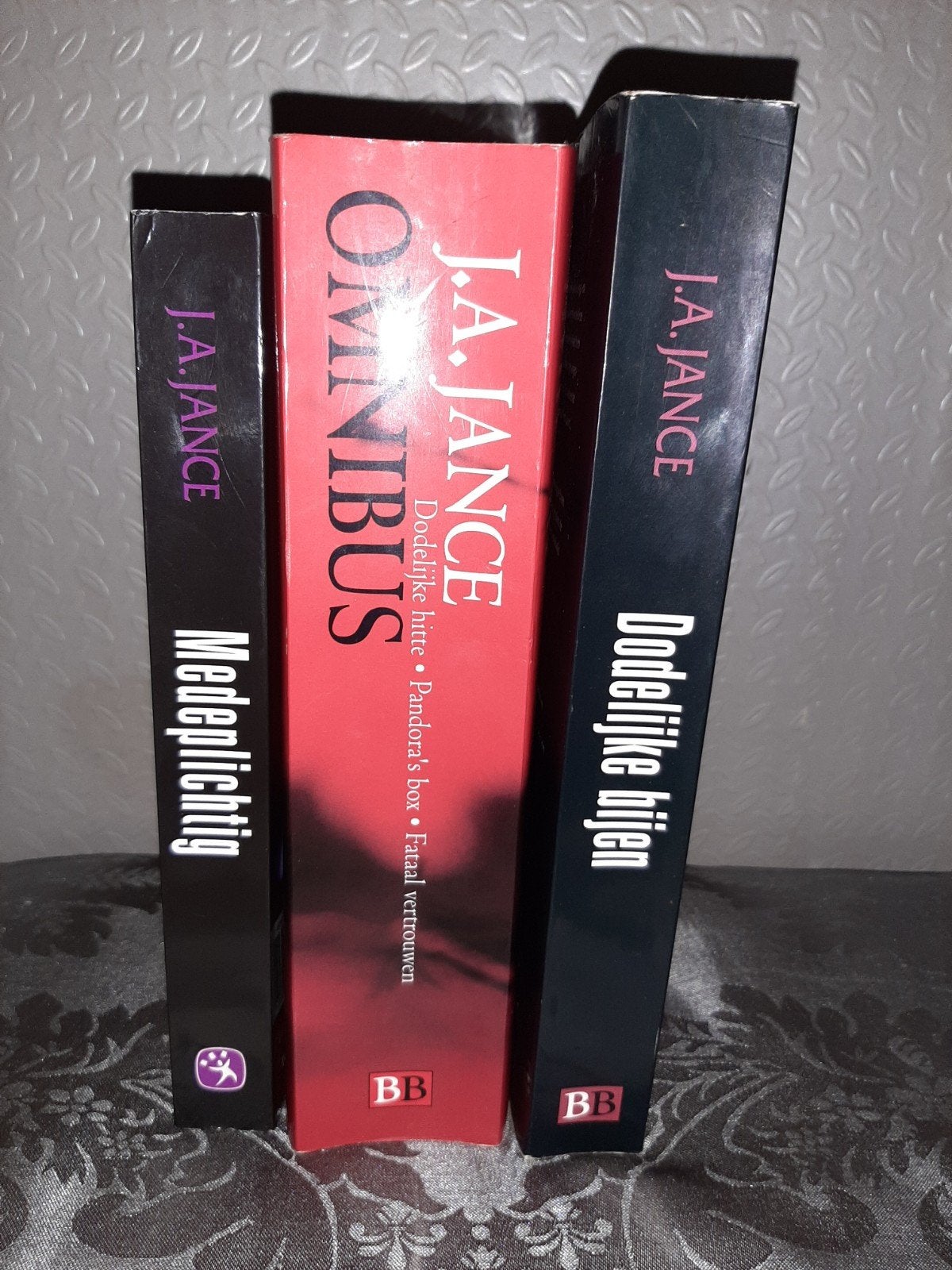 J.A. Jance Thriller Boeken Medeplichtig, Omnibus, Dodeli, Boeken, Ophalen of Verzenden, Gelezen, J.A. Jance, Nederland