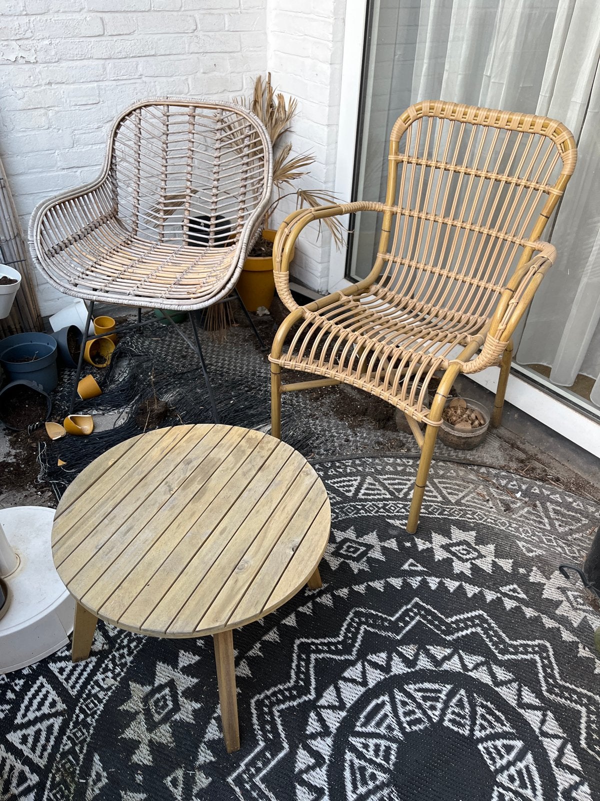 Balkonset: 2 rotan stoelen en houten bijzettafel, Gebruikt, Rotan, Bijzettafel, Tuinset