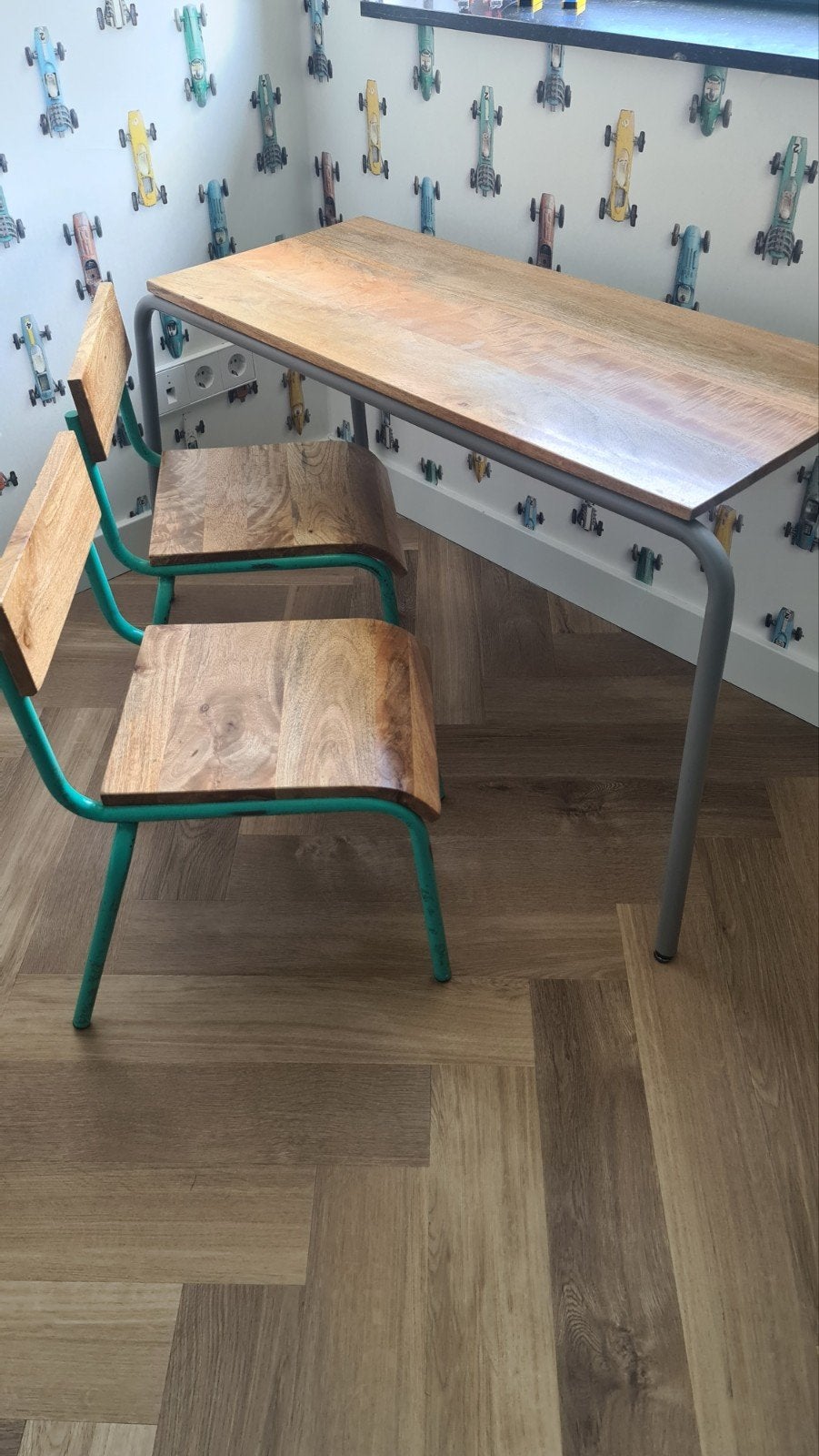 bureau tafel, 2 stoeltjes Kidsdepot  kinderstoel kindertafel, Kinderen en Baby's, Kinderkamer | Tafels en Stoelen, Ophalen, Zo goed als nieuw