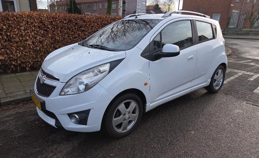 Moet weg Chevrolet Spark 1.2 **nieuw koppelingset**, Auto's, Chevrolet, Voorwielaandrijving, 4 cilinders, Wit, Origineel Nederlands