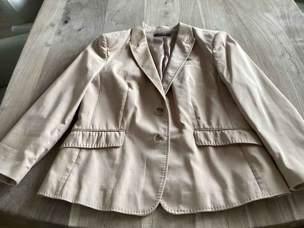 Colbertjasje maat 38. Merk Esprit. Koopje. Zgan., Maat 38/40 (M), Beige, Ophalen of Verzenden, Zo goed als nieuw